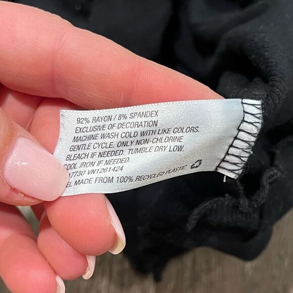 Wild Fable Womens Daisy Print Crop Top Crewneck Short Sleeve Black Size Small - Picture 3 of 4